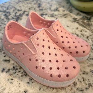 Toddler girls Cat & Jack style crocs - pink - size 7